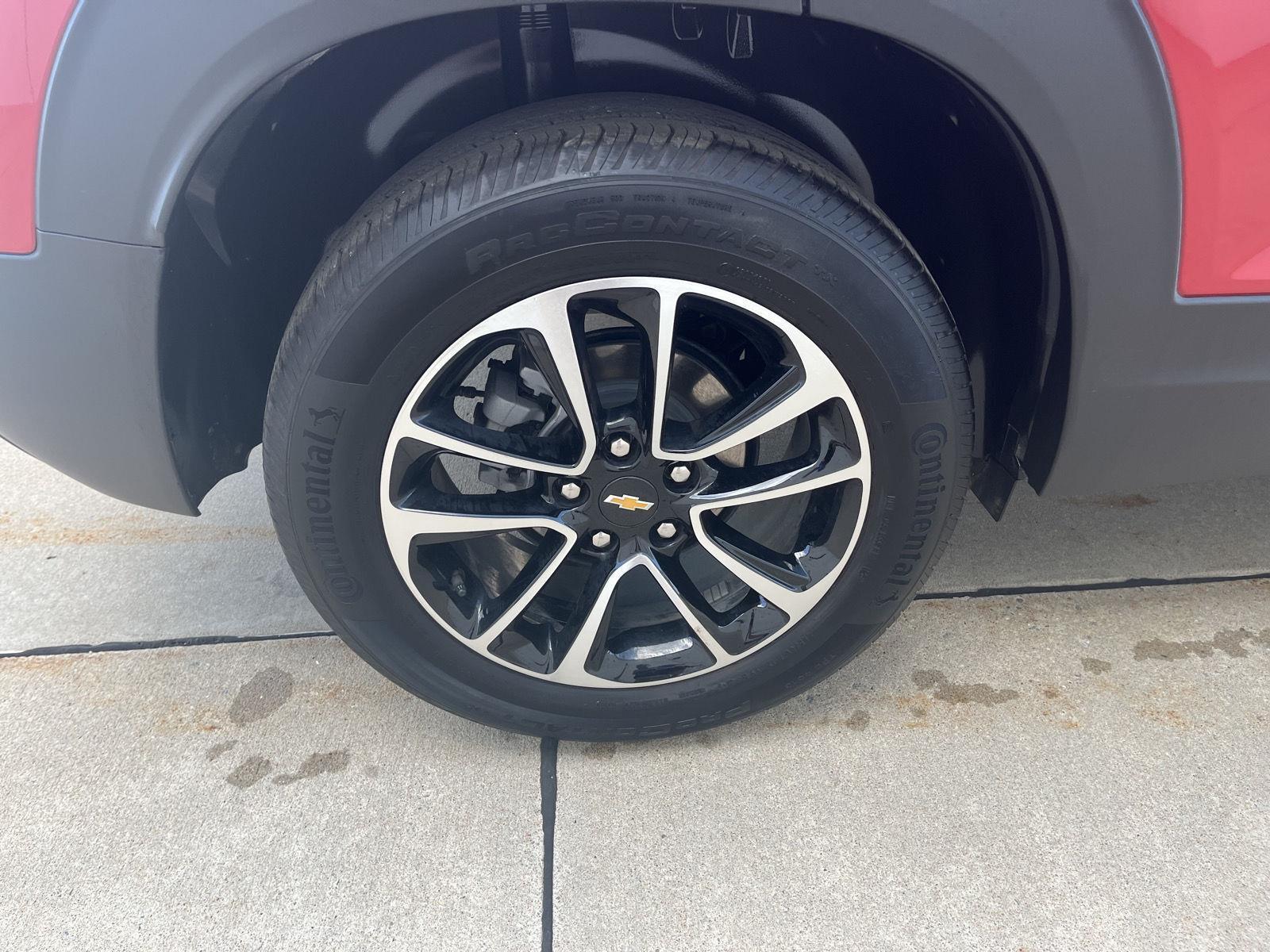 Vehicle photo 9