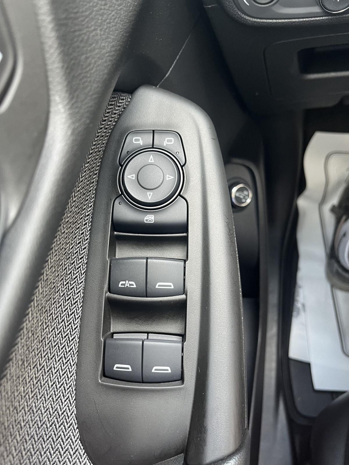 Vehicle photo 11