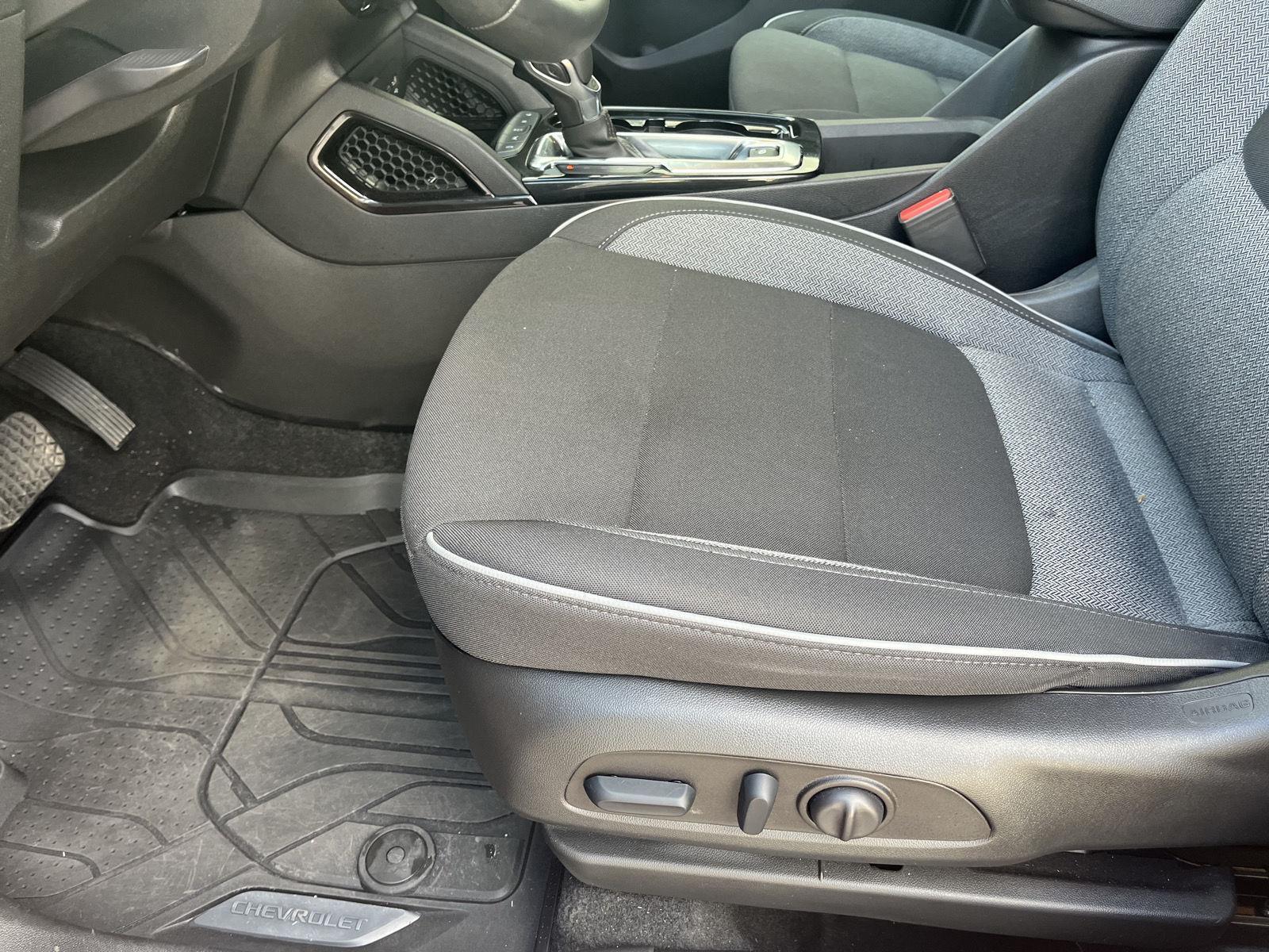 Vehicle photo 12