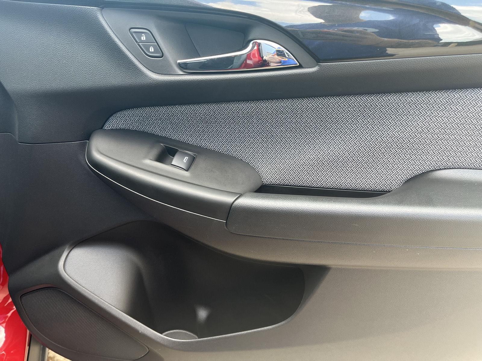 Vehicle photo 15