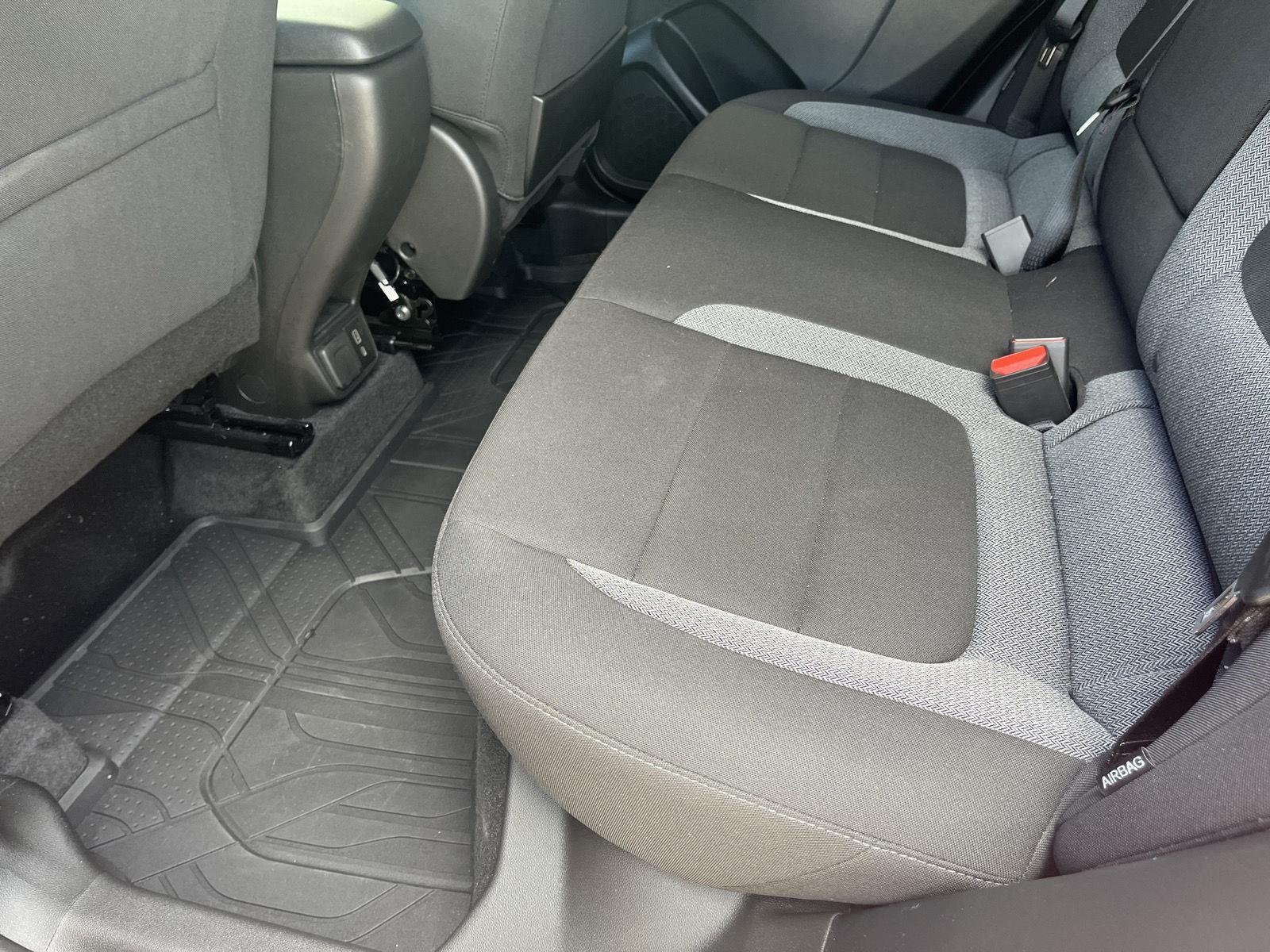 Vehicle photo 17