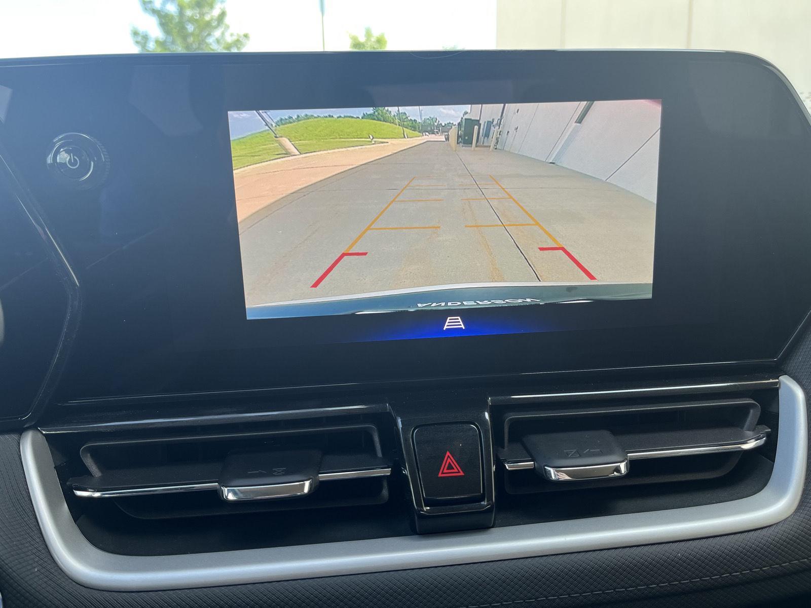 Vehicle photo 23