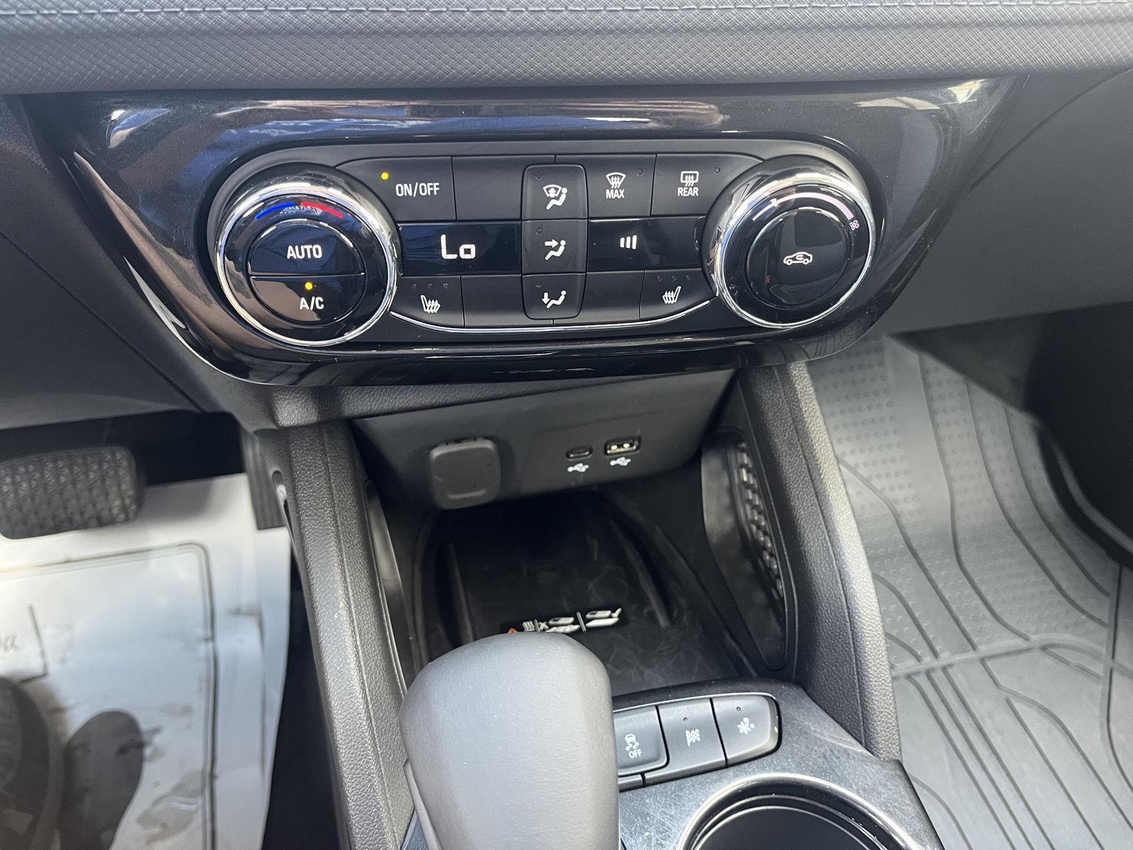 Vehicle photo 24