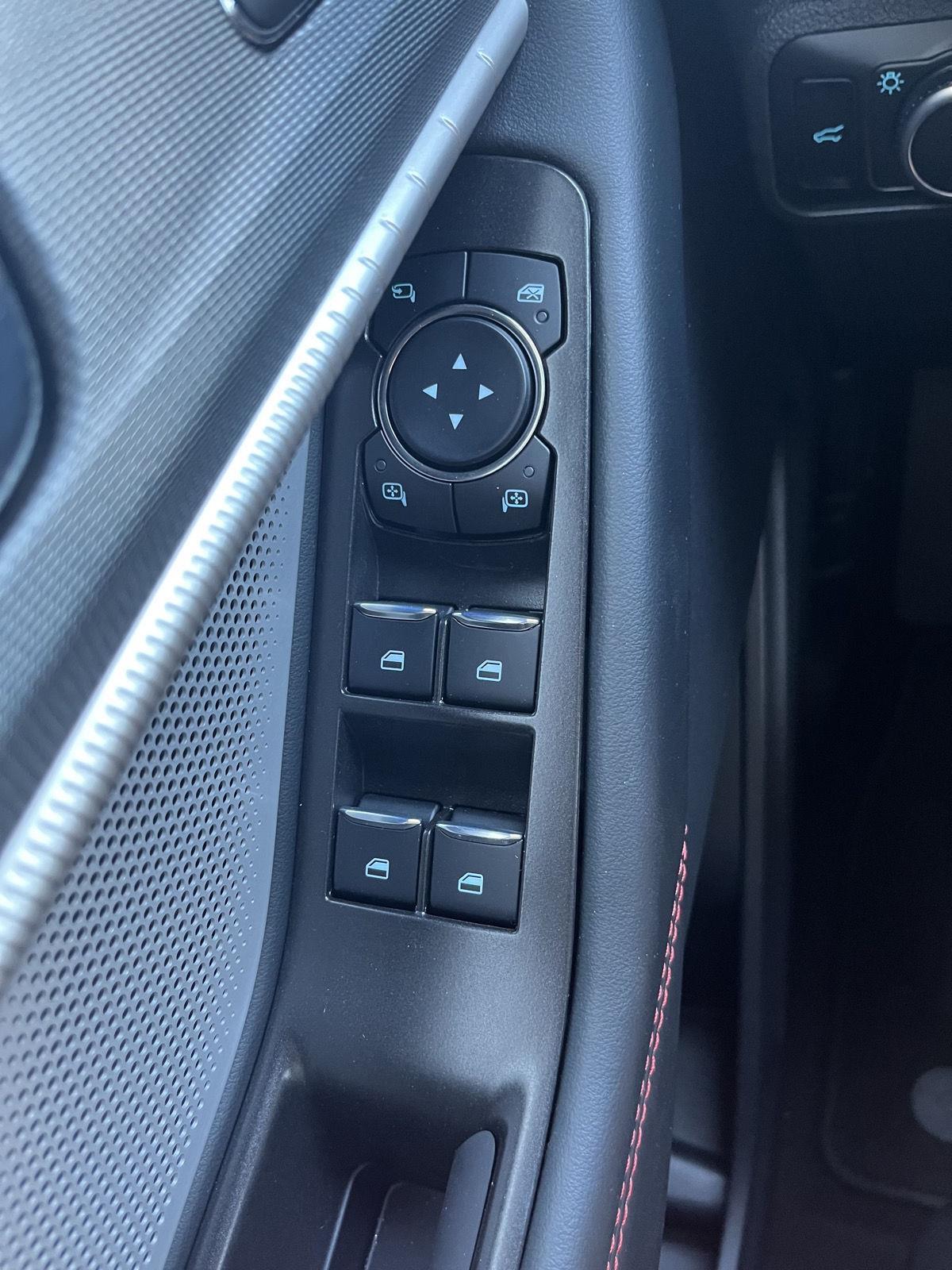 Vehicle photo 11