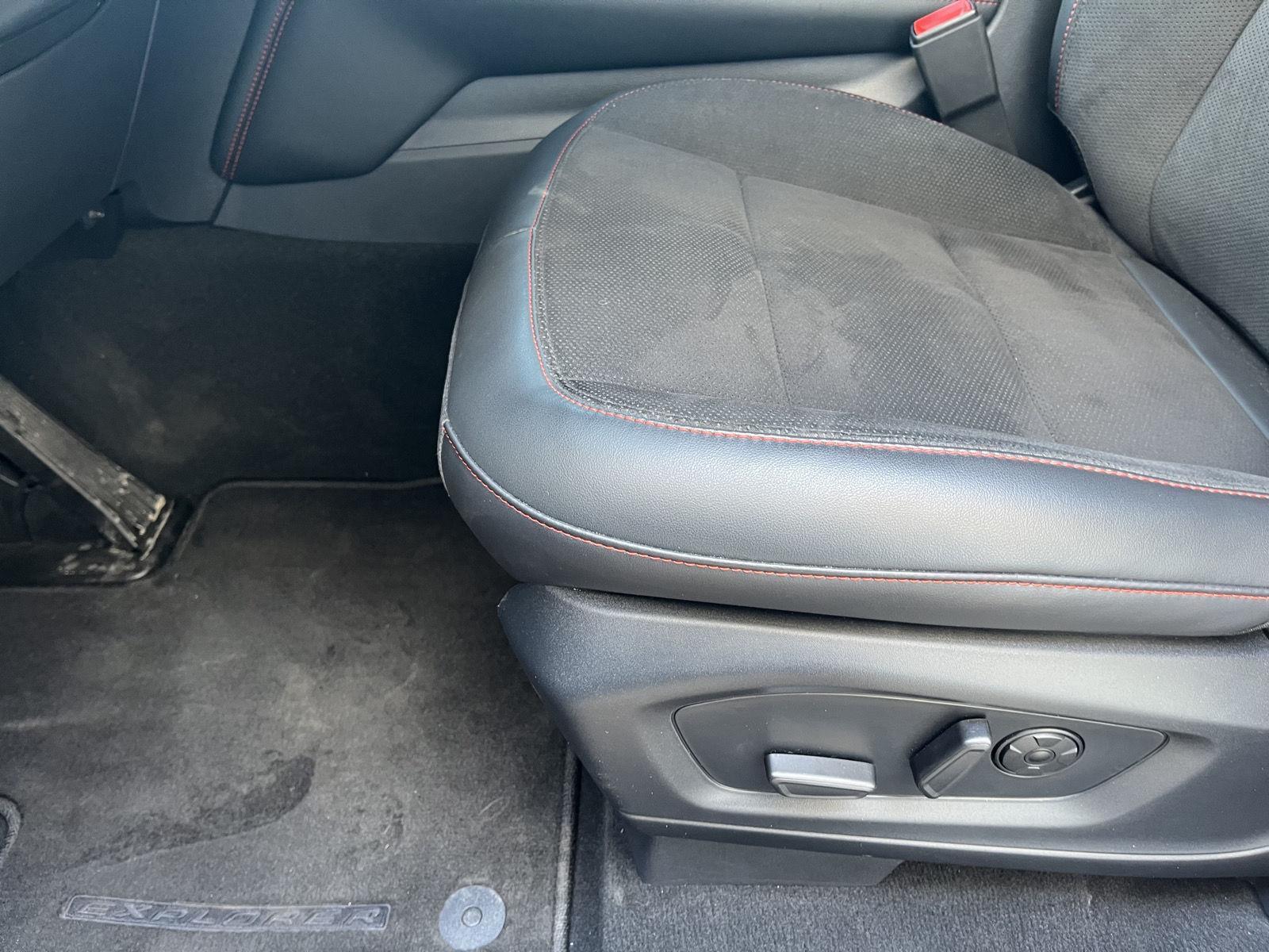 Vehicle photo 12