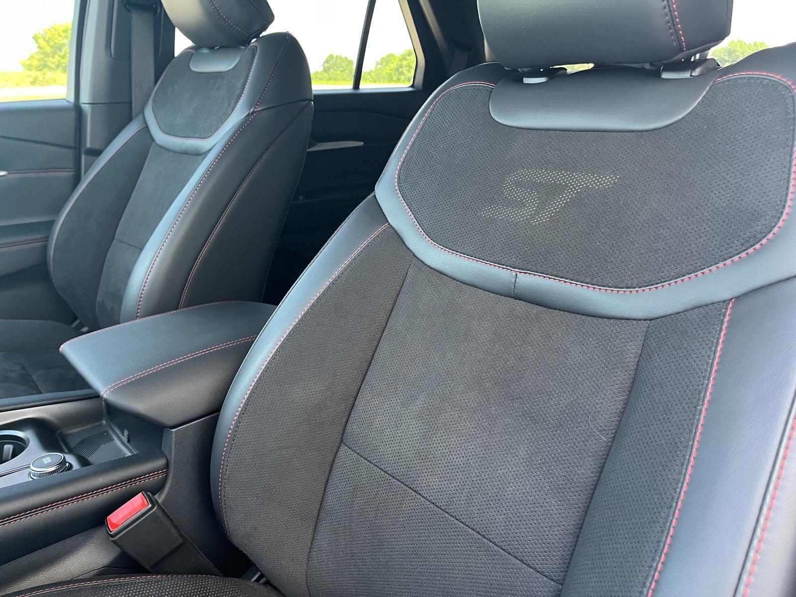 Vehicle photo 13