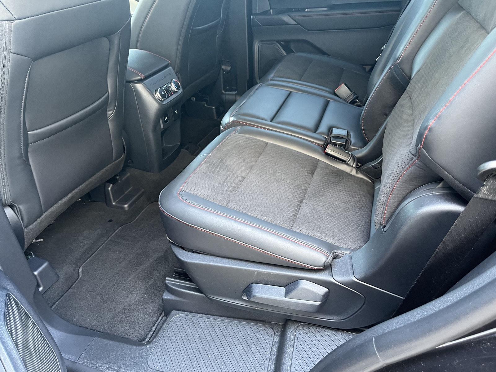 Vehicle photo 17