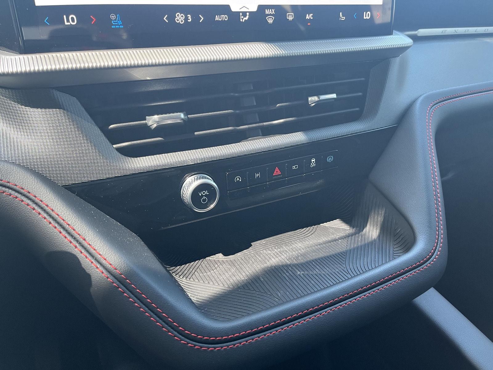 Vehicle photo 24