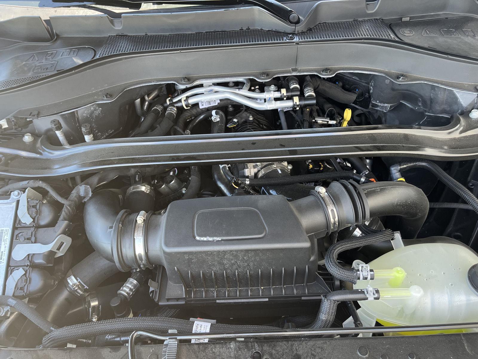 Vehicle photo 30