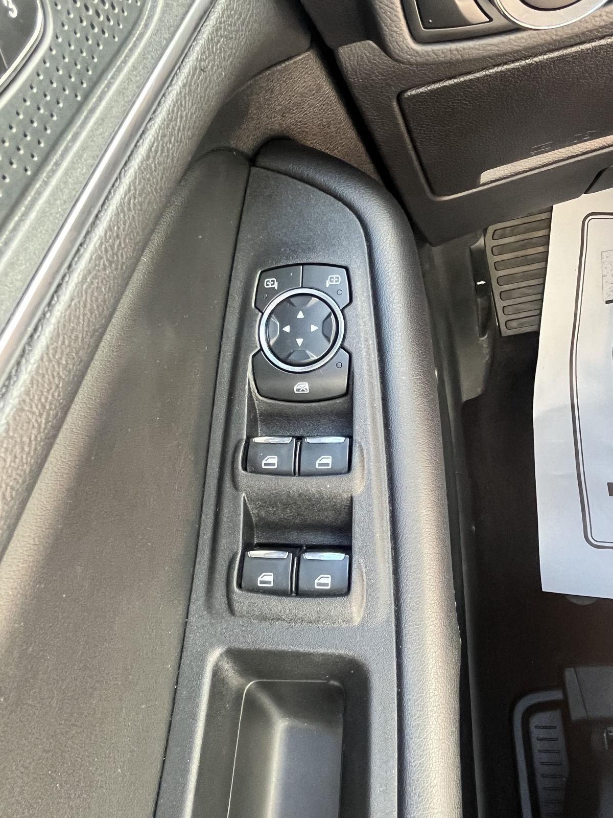 Vehicle photo 10