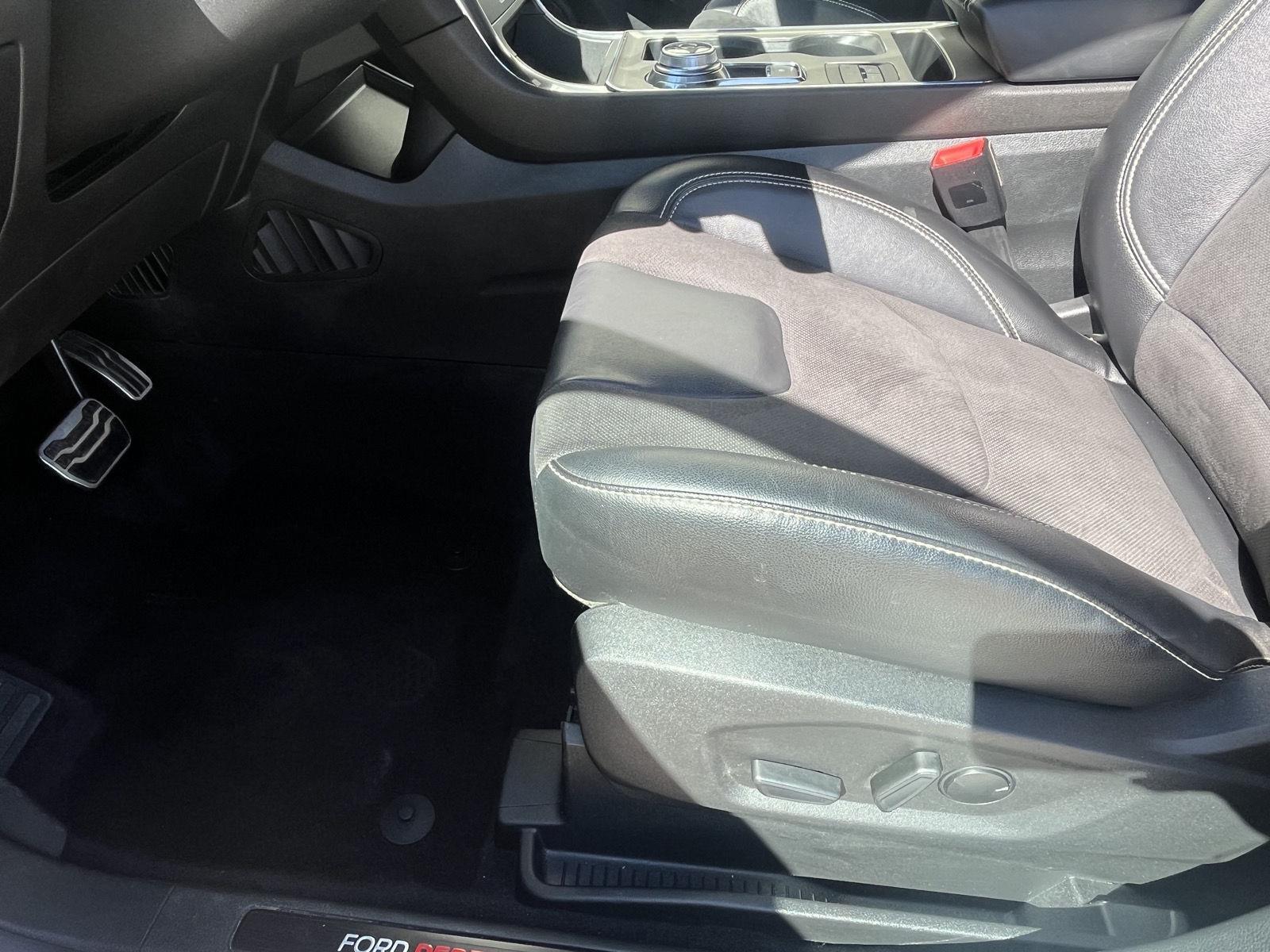 Vehicle photo 11