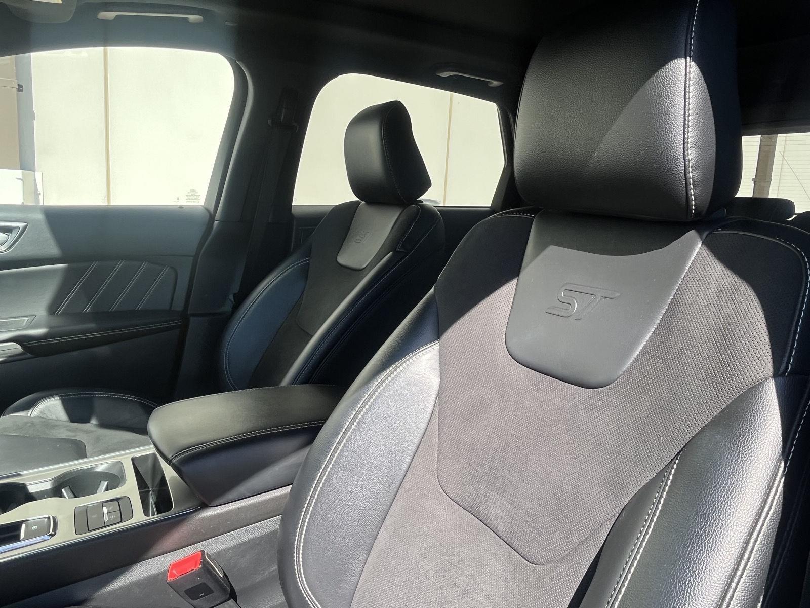 Vehicle photo 12