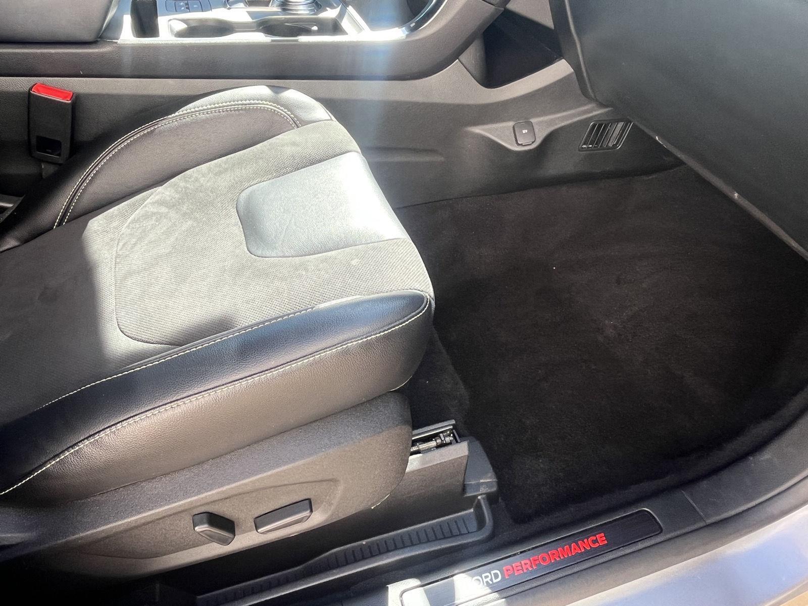 Vehicle photo 15