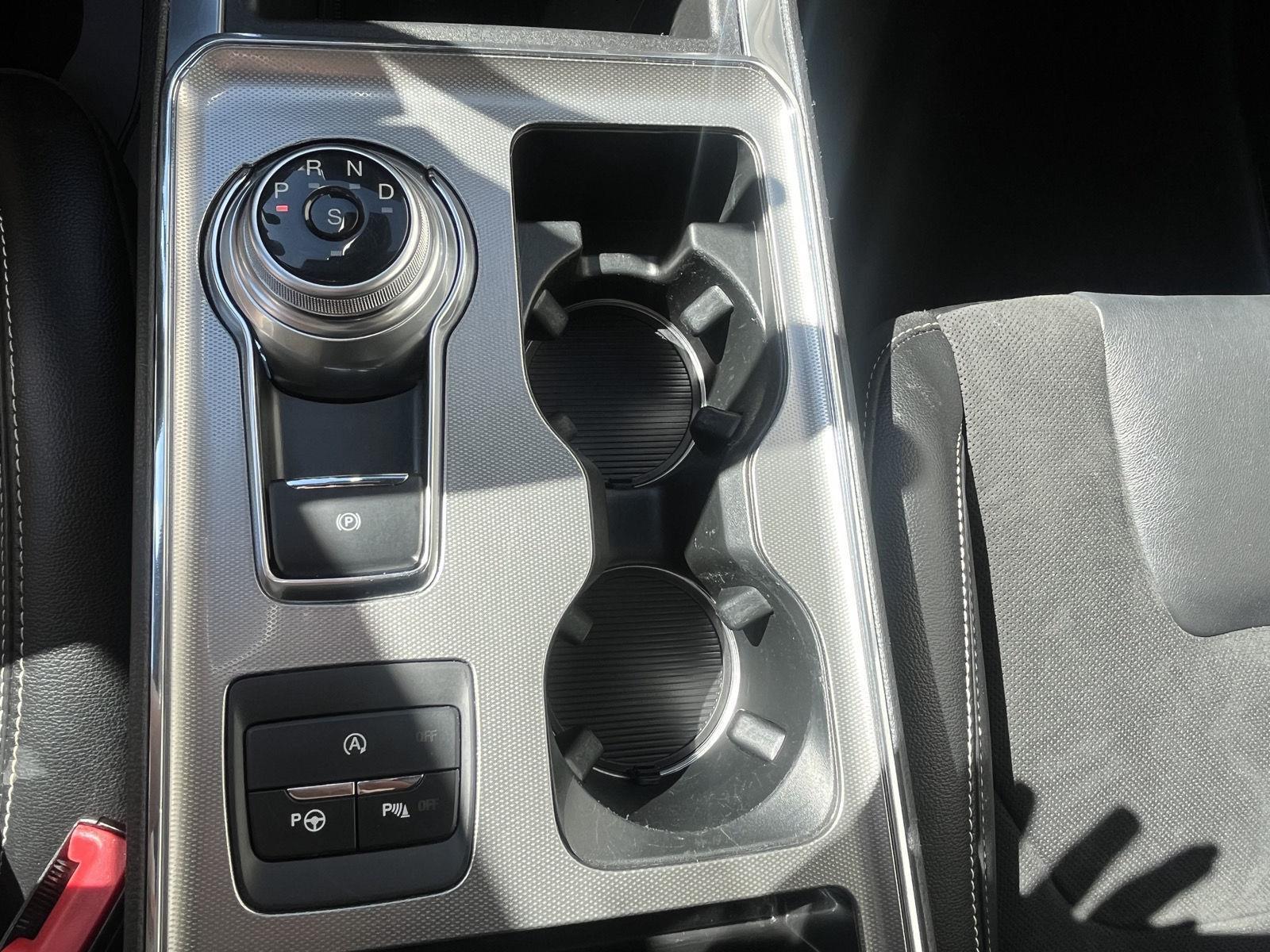 Vehicle photo 24