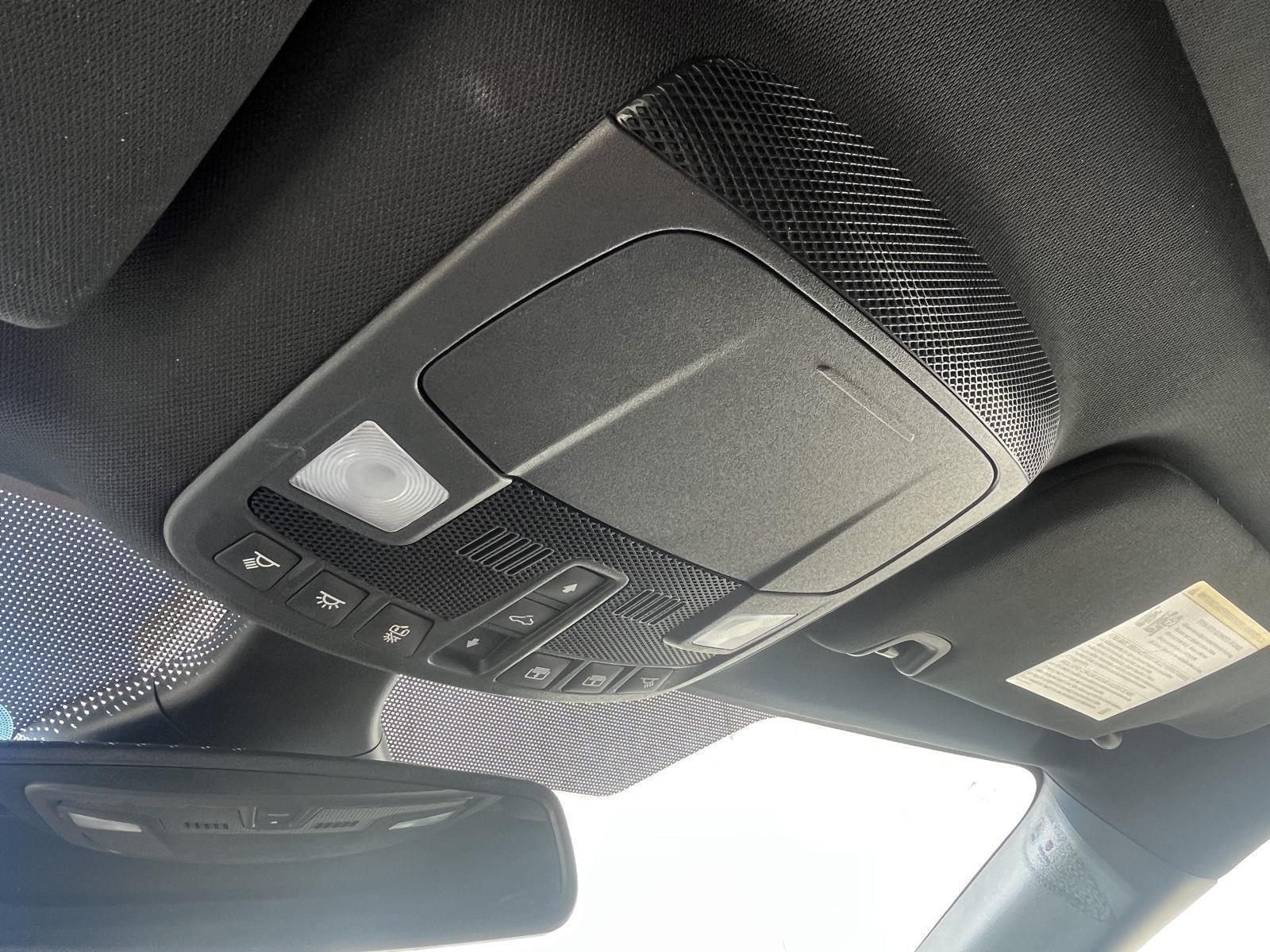 Vehicle photo 25