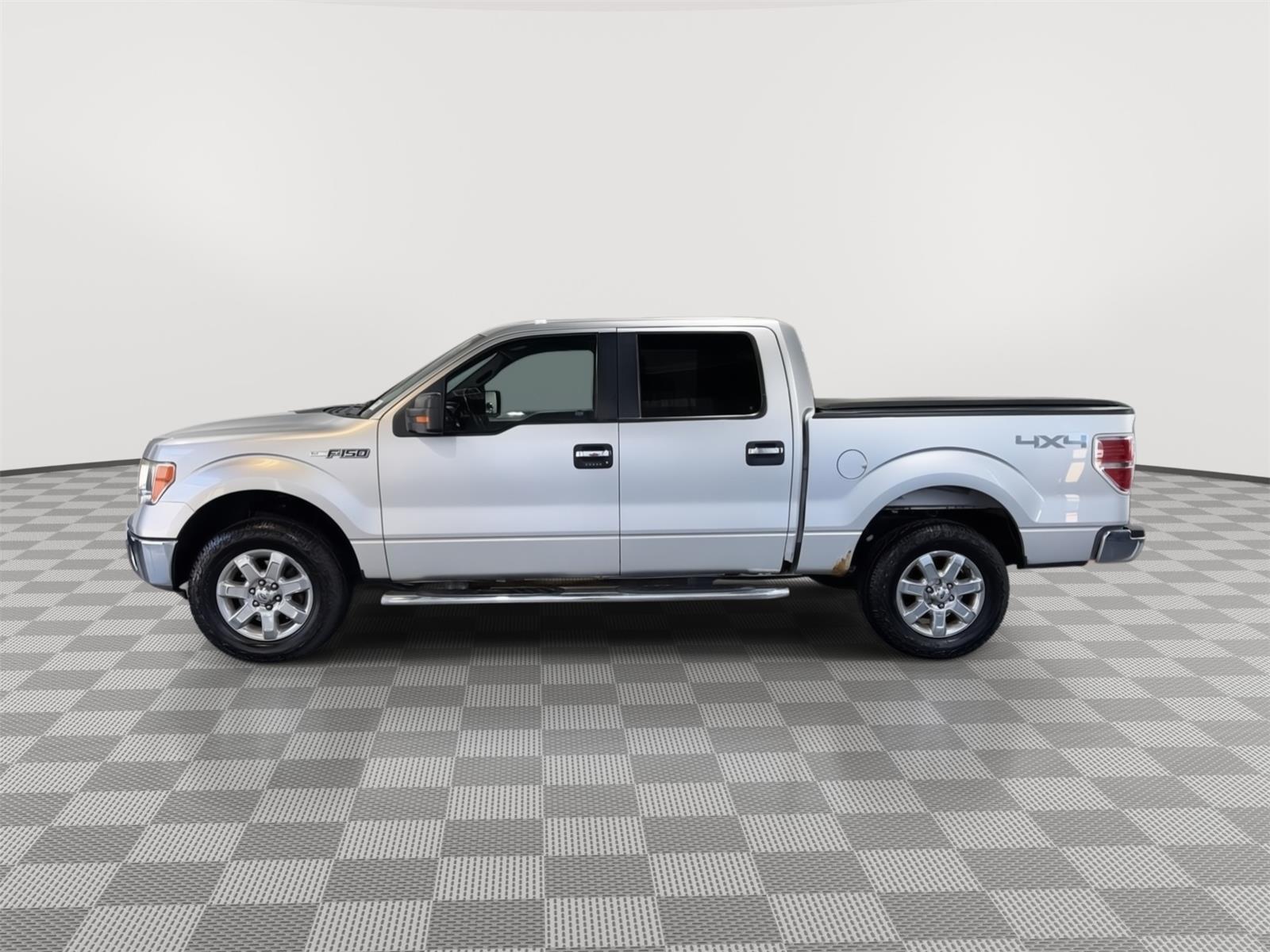 Vehicle photo 2