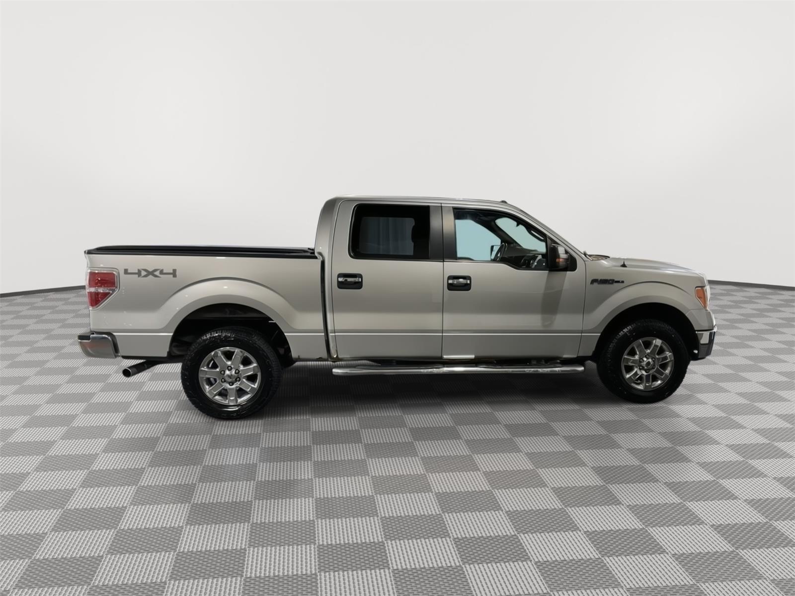 Vehicle photo 6
