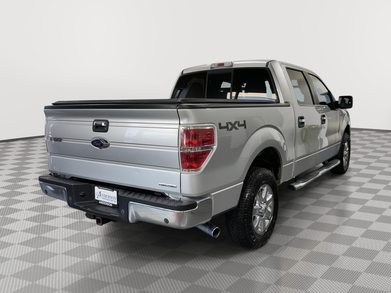Vehicle photo 7