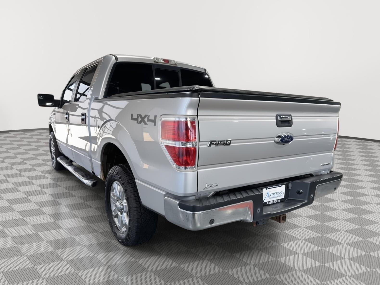 Vehicle photo 9