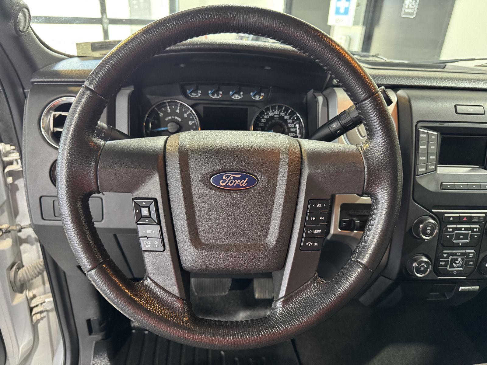 Vehicle photo 12