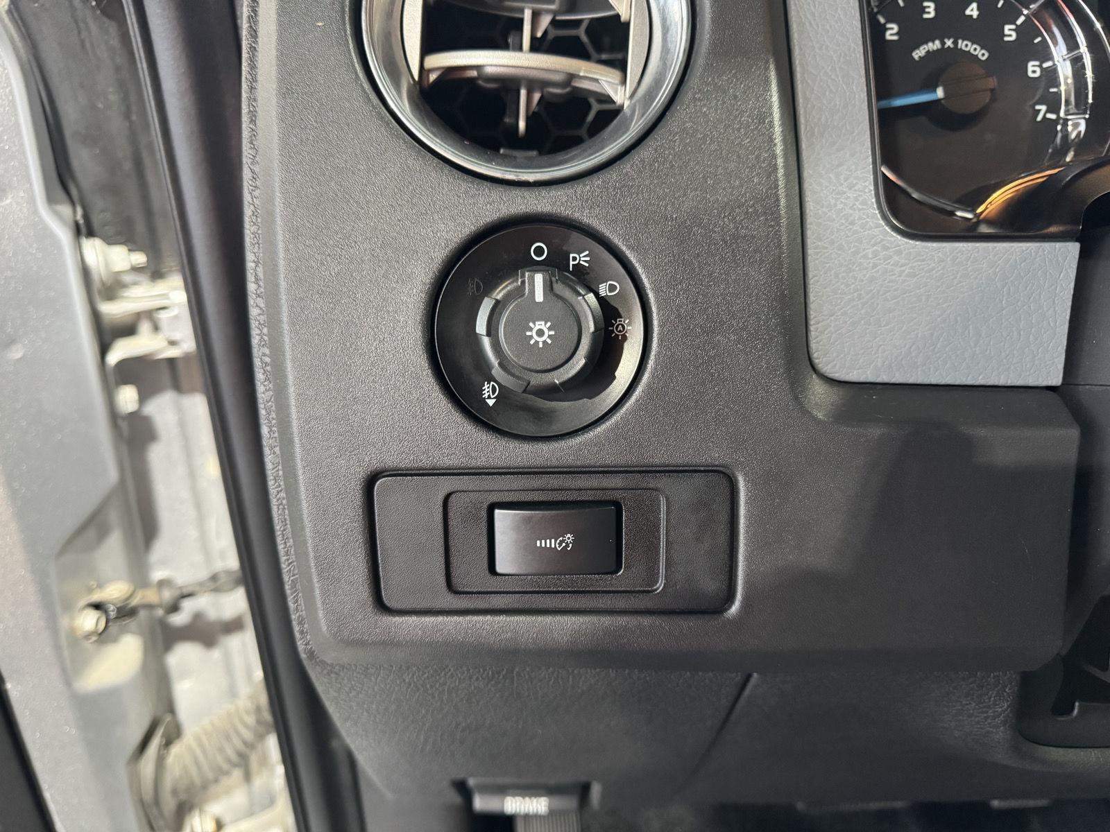 Vehicle photo 16