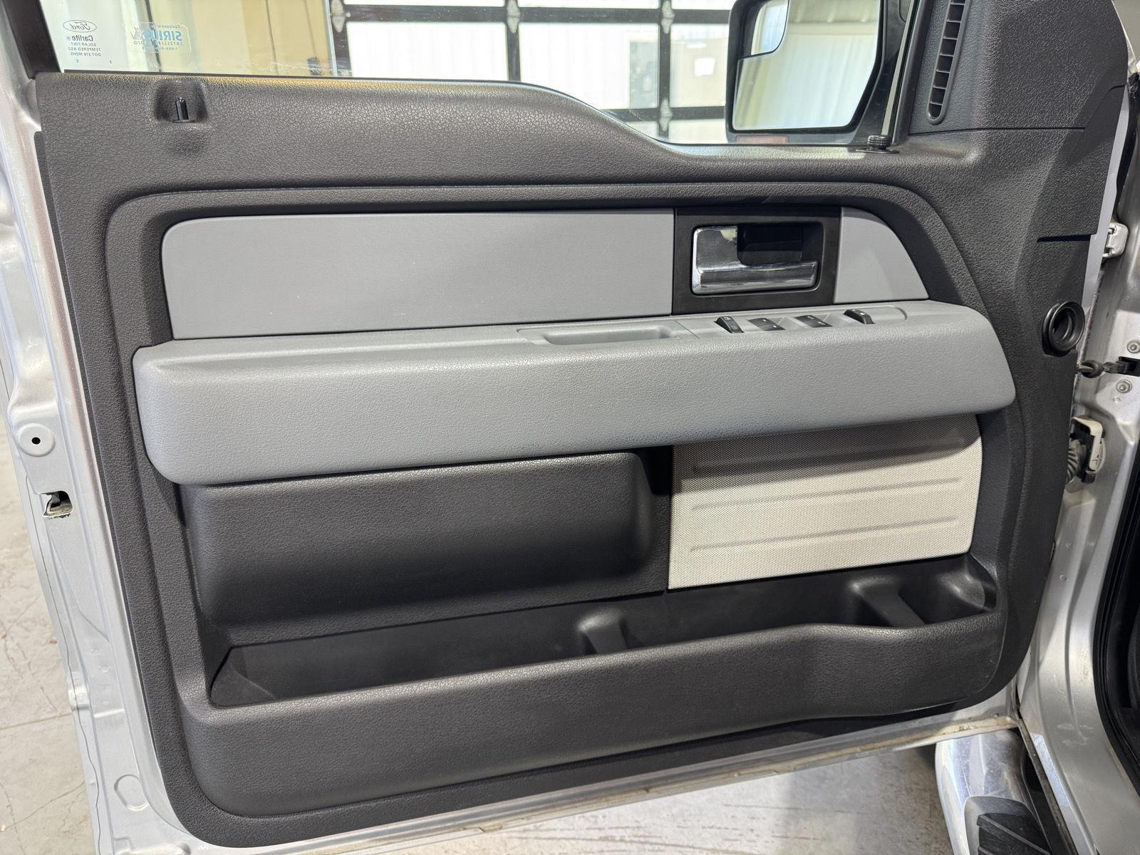 Vehicle photo 17