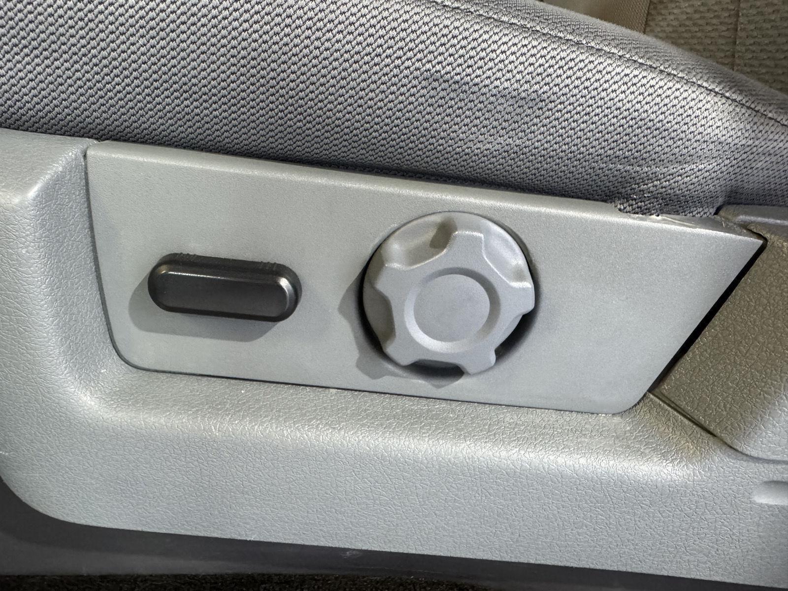 Vehicle photo 19