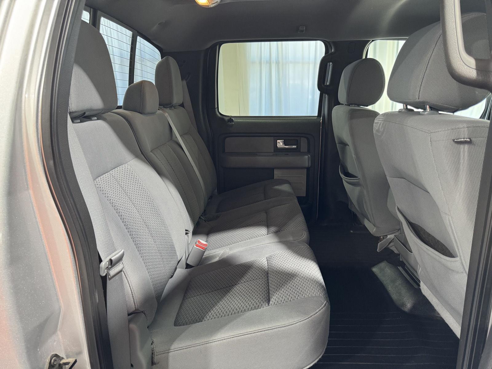 Vehicle photo 23