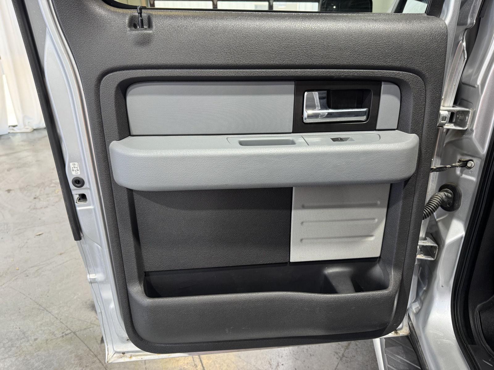 Vehicle photo 24