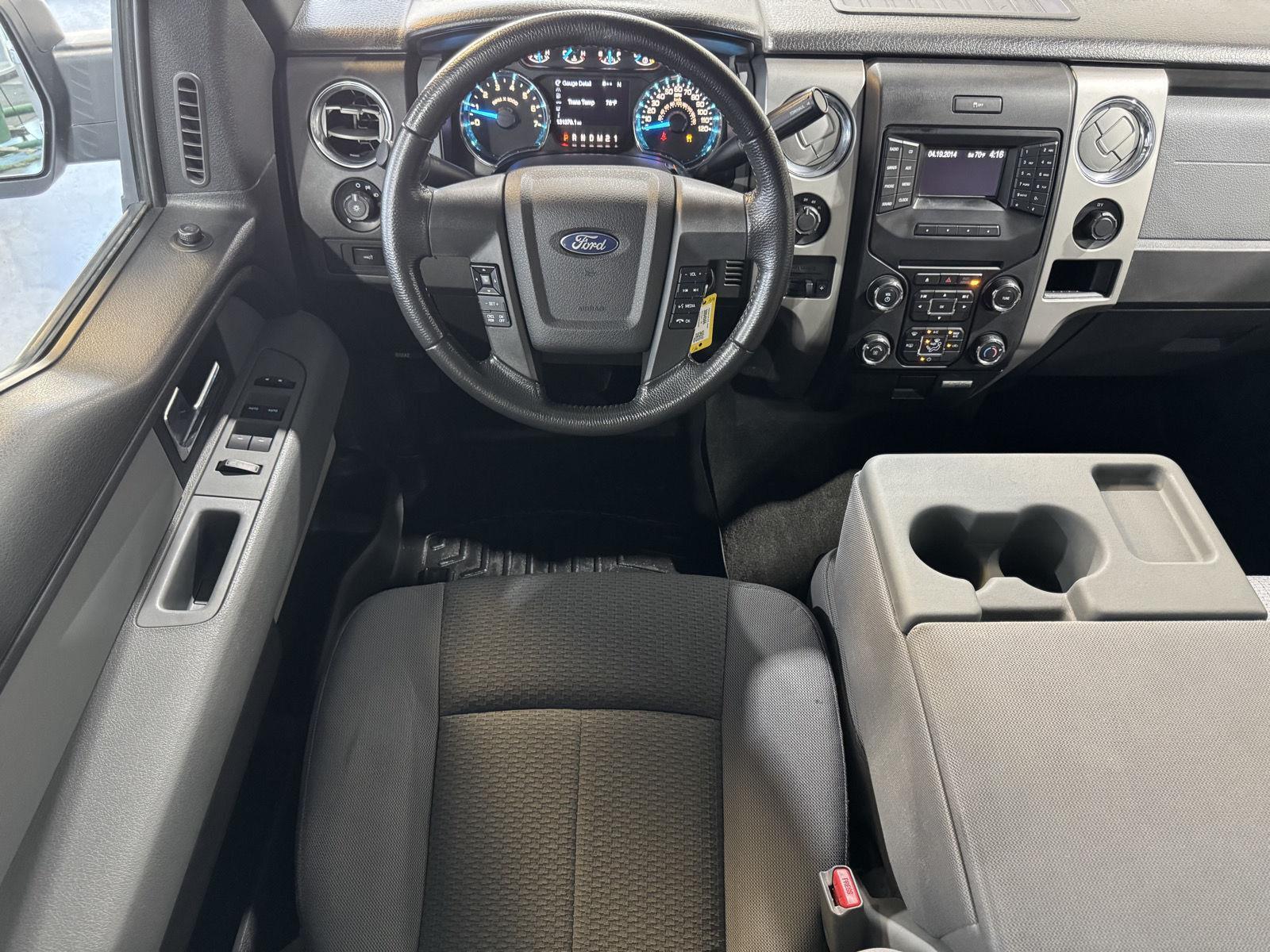 Vehicle photo 28