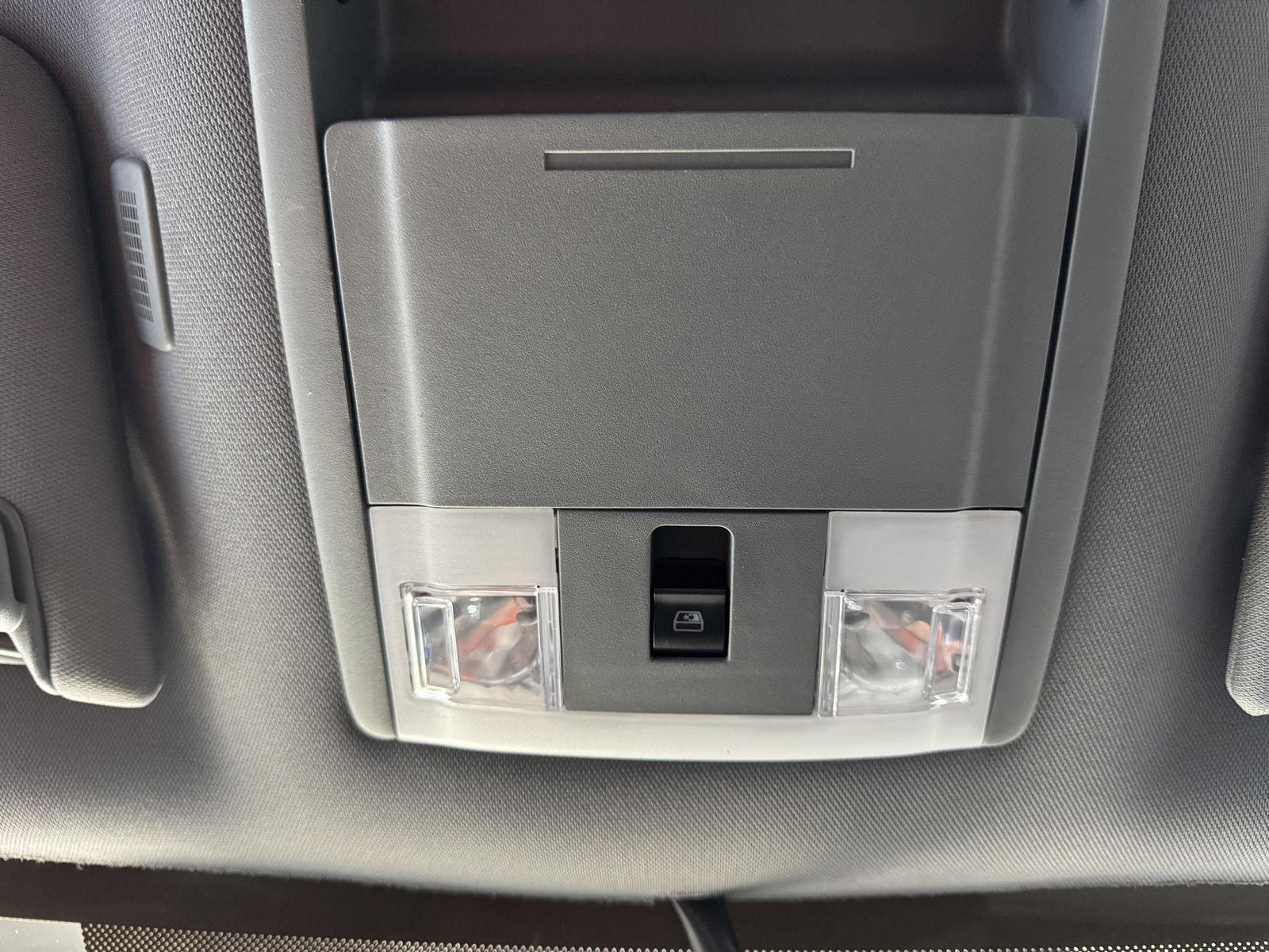 Vehicle photo 29