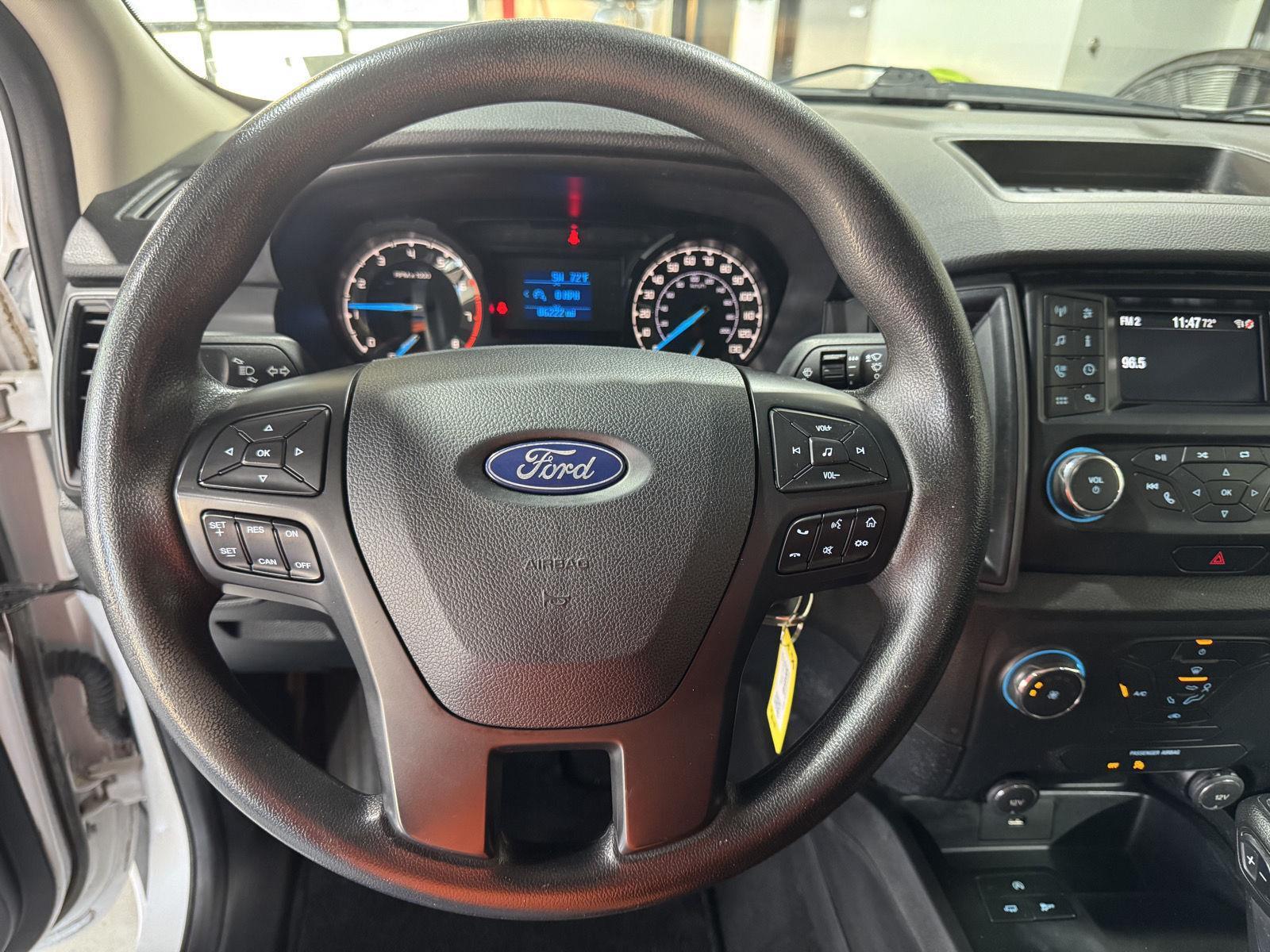 Vehicle photo 12