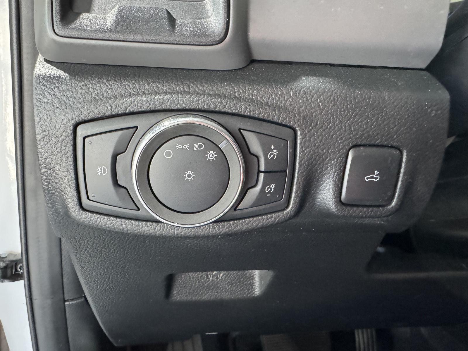 Vehicle photo 16