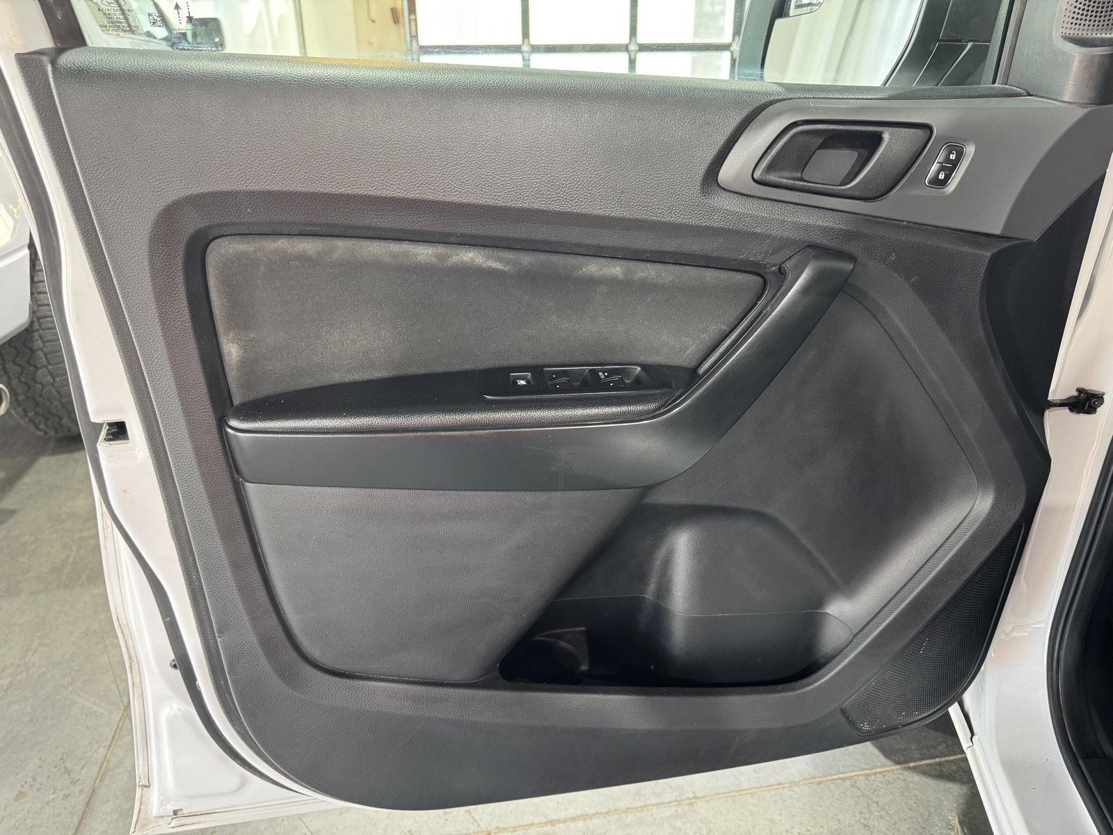 Vehicle photo 17