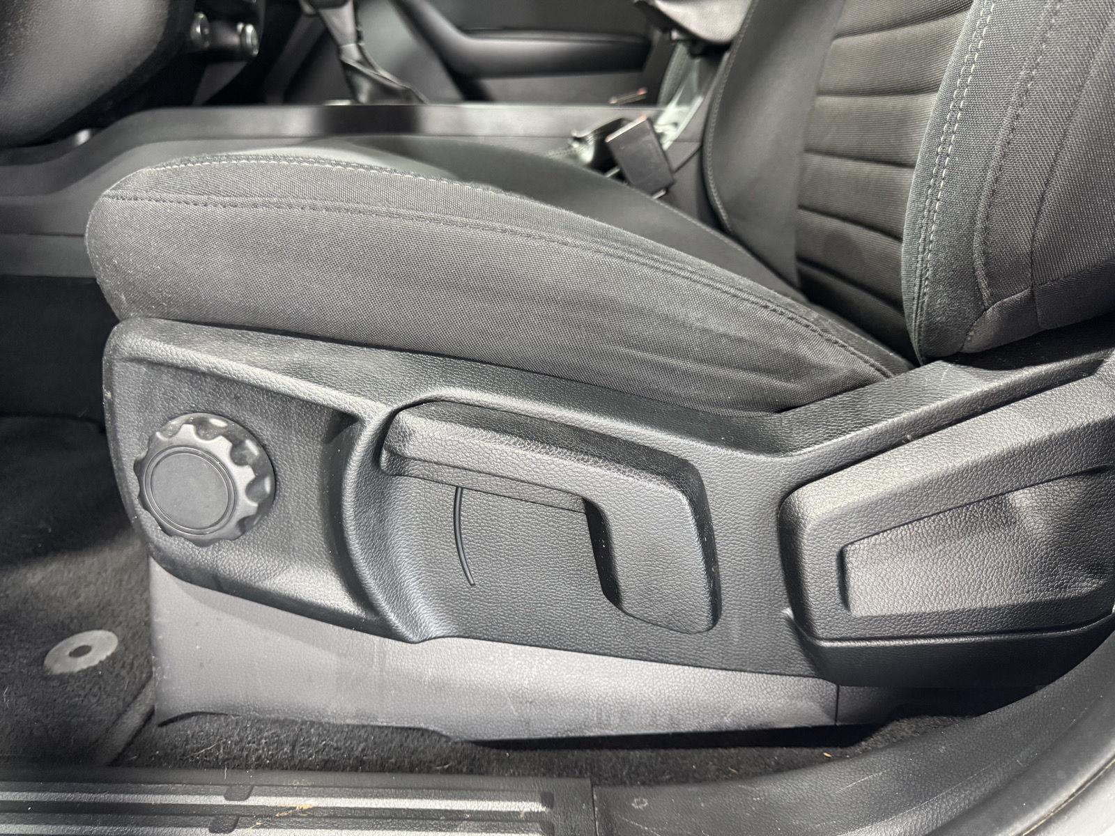 Vehicle photo 19