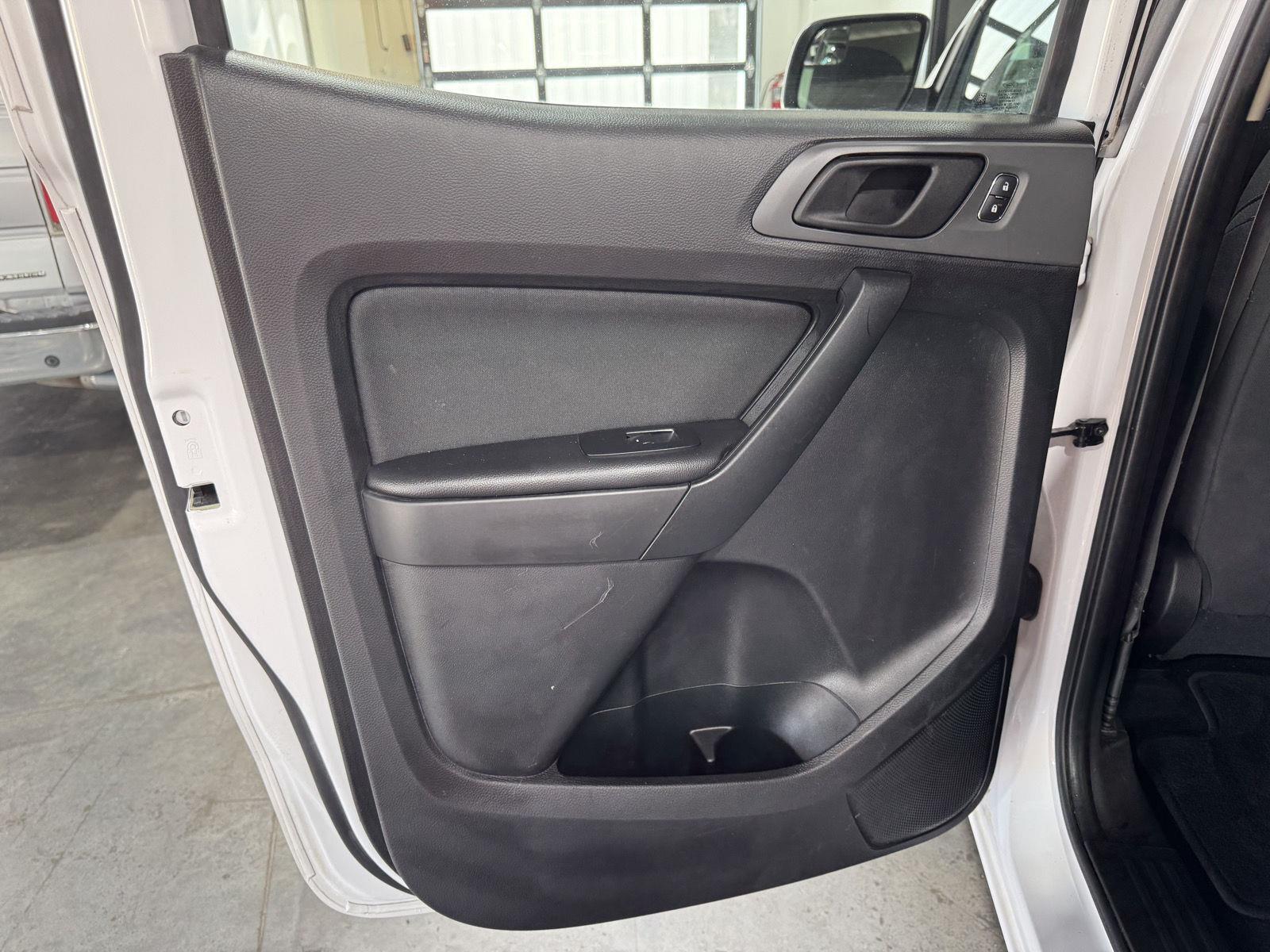 Vehicle photo 24
