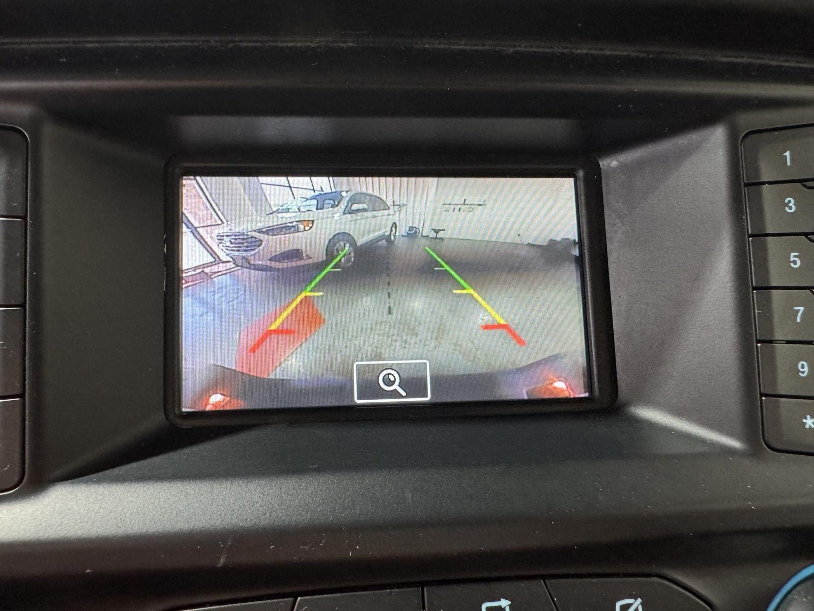 Vehicle photo 29