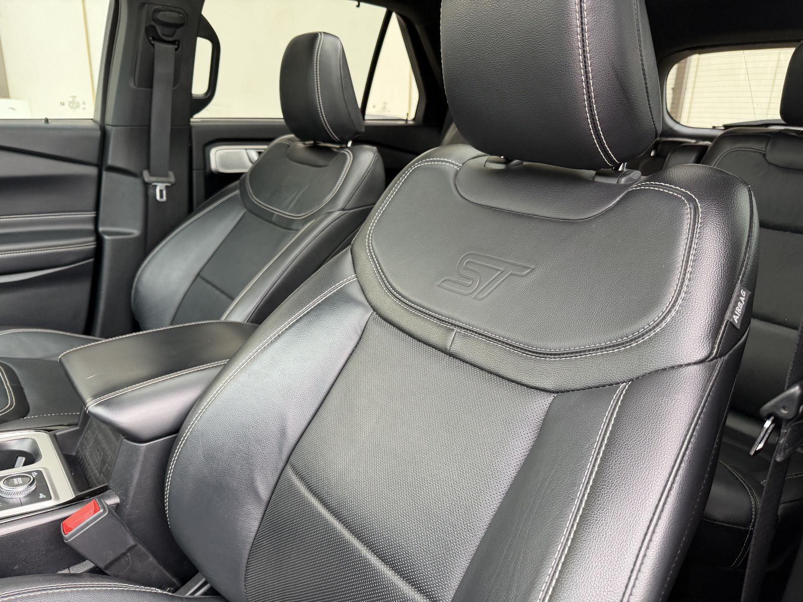 Vehicle photo 13