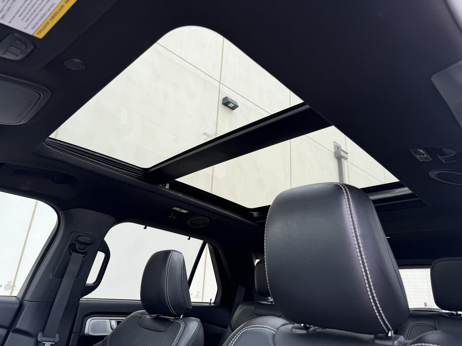 Vehicle photo 14
