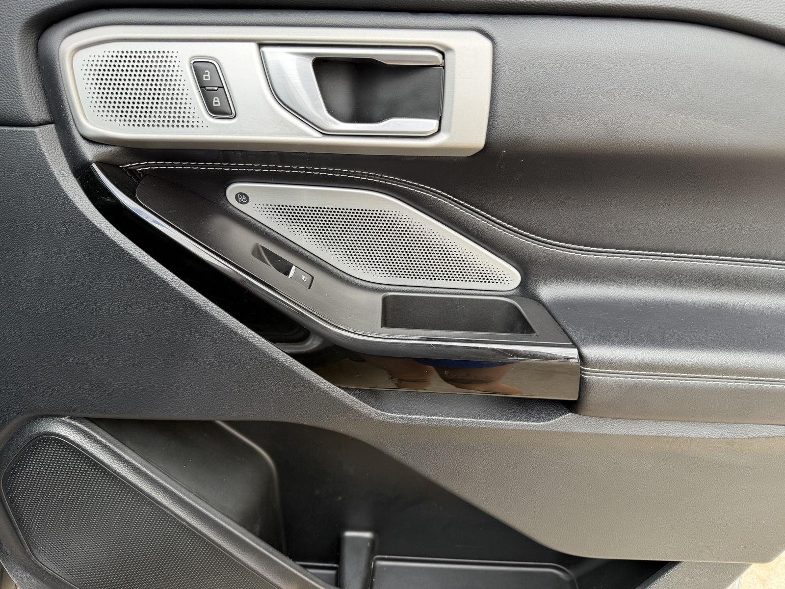 Vehicle photo 15