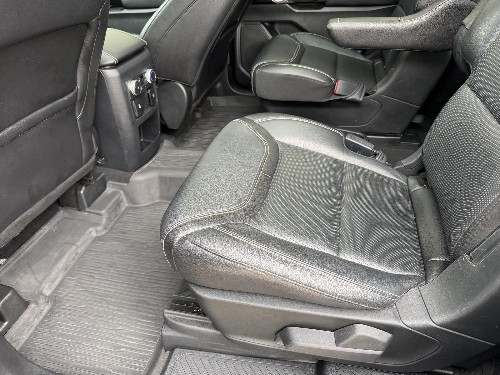 Vehicle photo 17