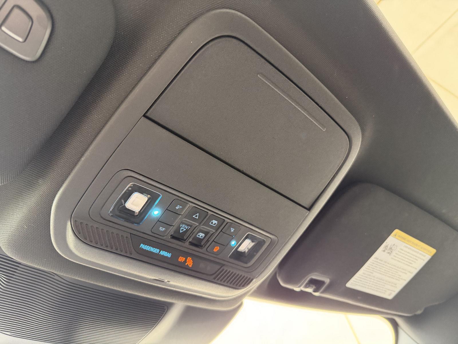 Vehicle photo 26