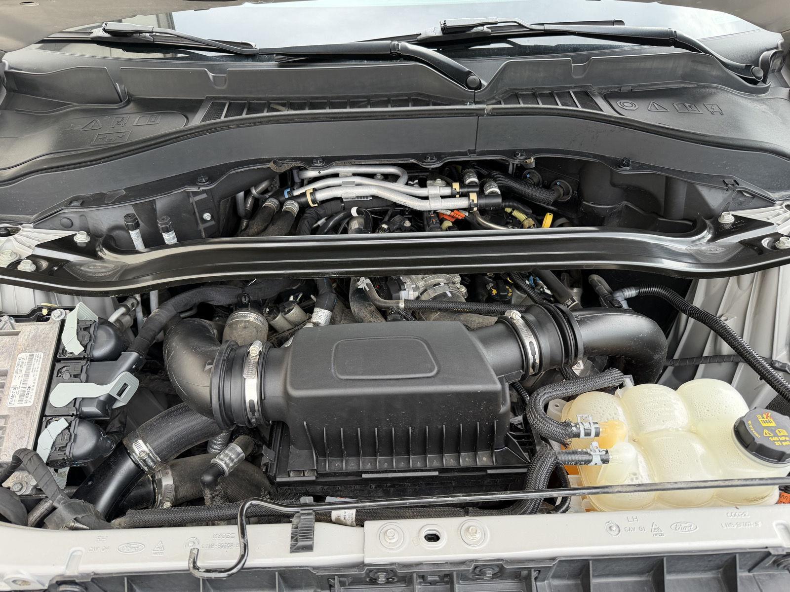 Vehicle photo 30
