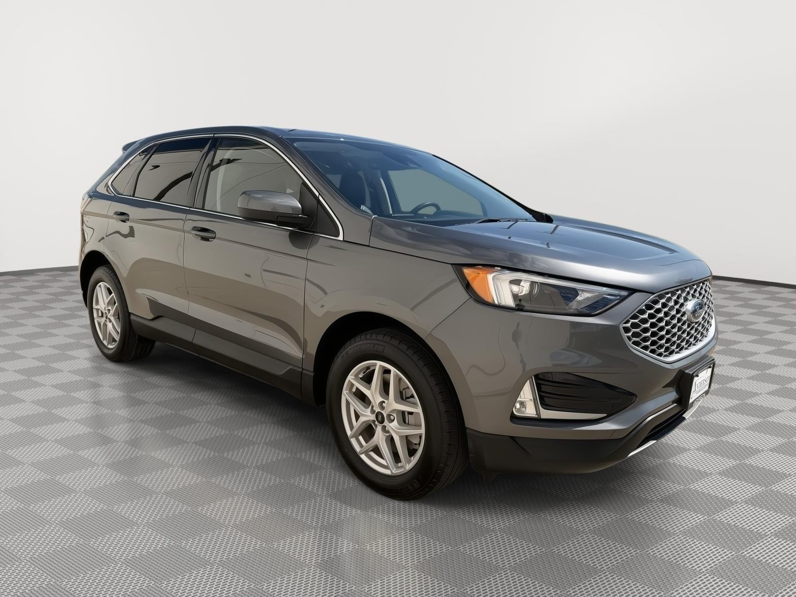 Vehicle photo 3