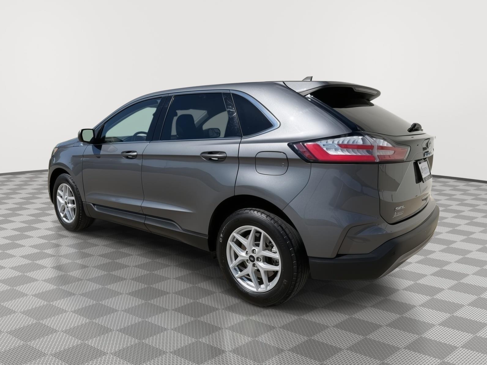 Vehicle photo 7