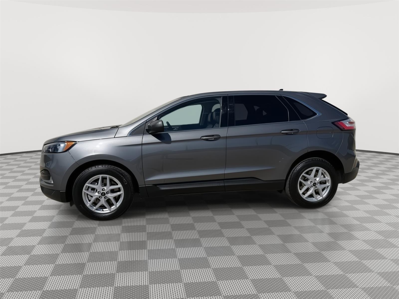 Vehicle photo 8
