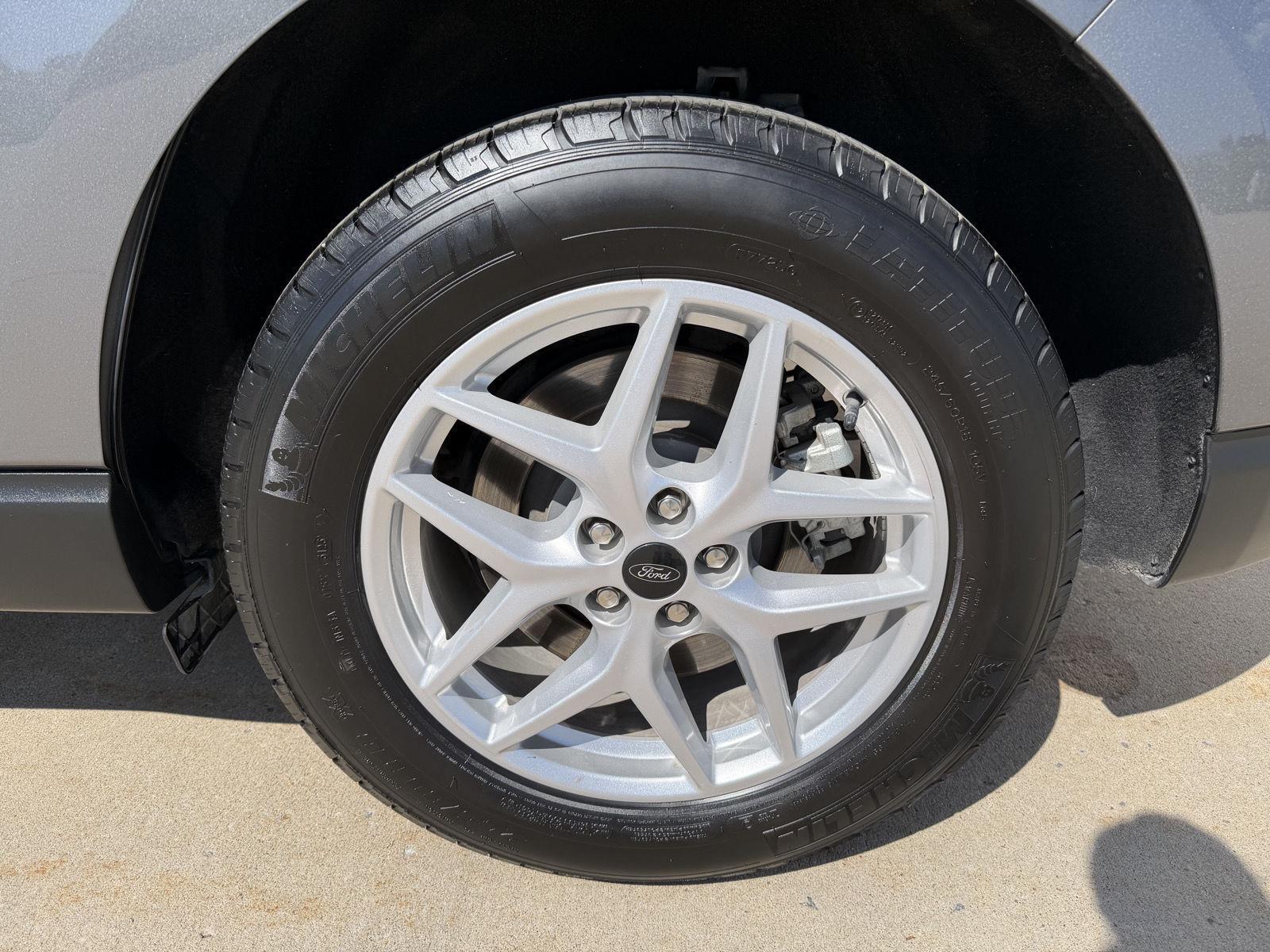 Vehicle photo 9
