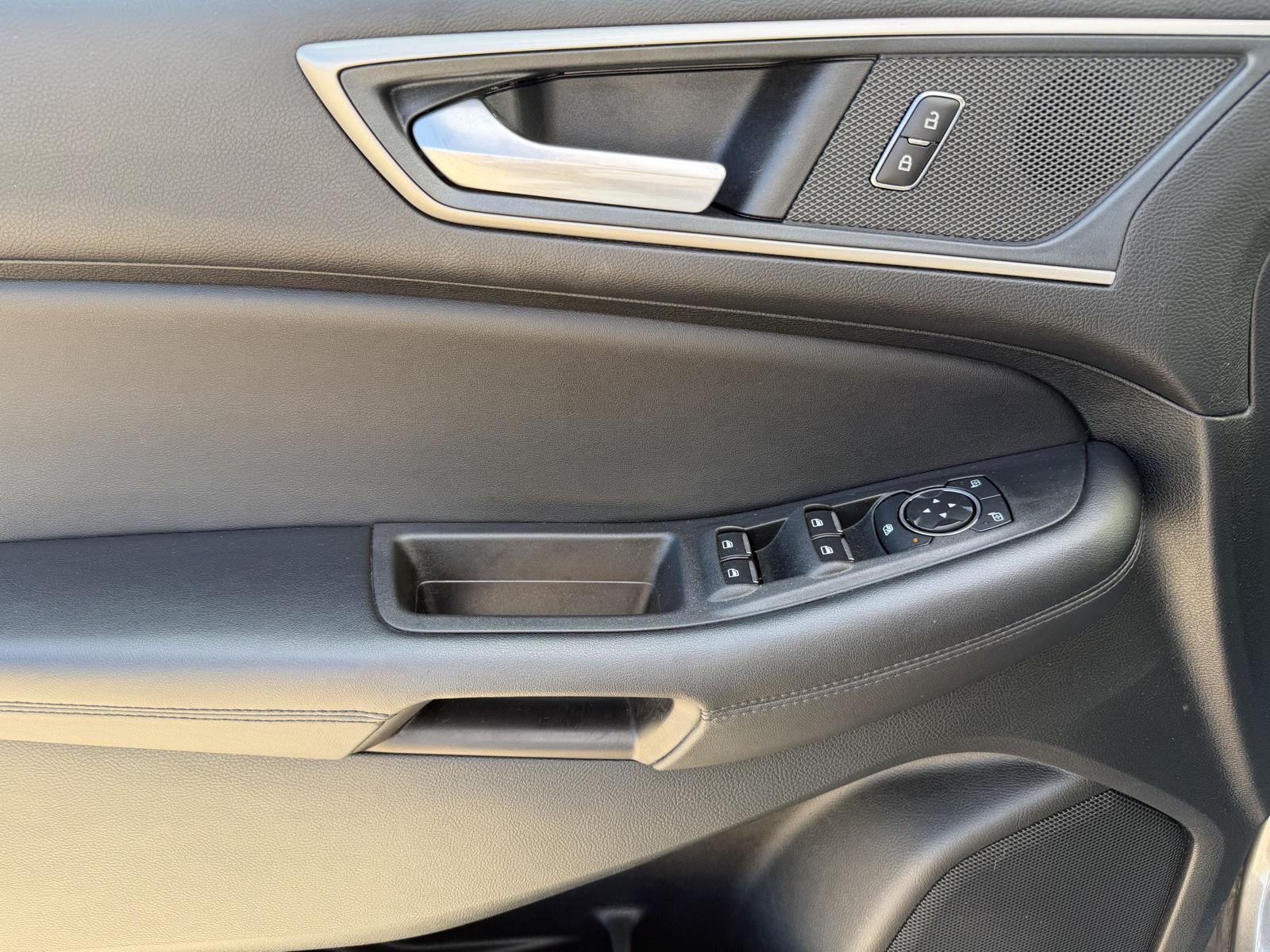 Vehicle photo 10
