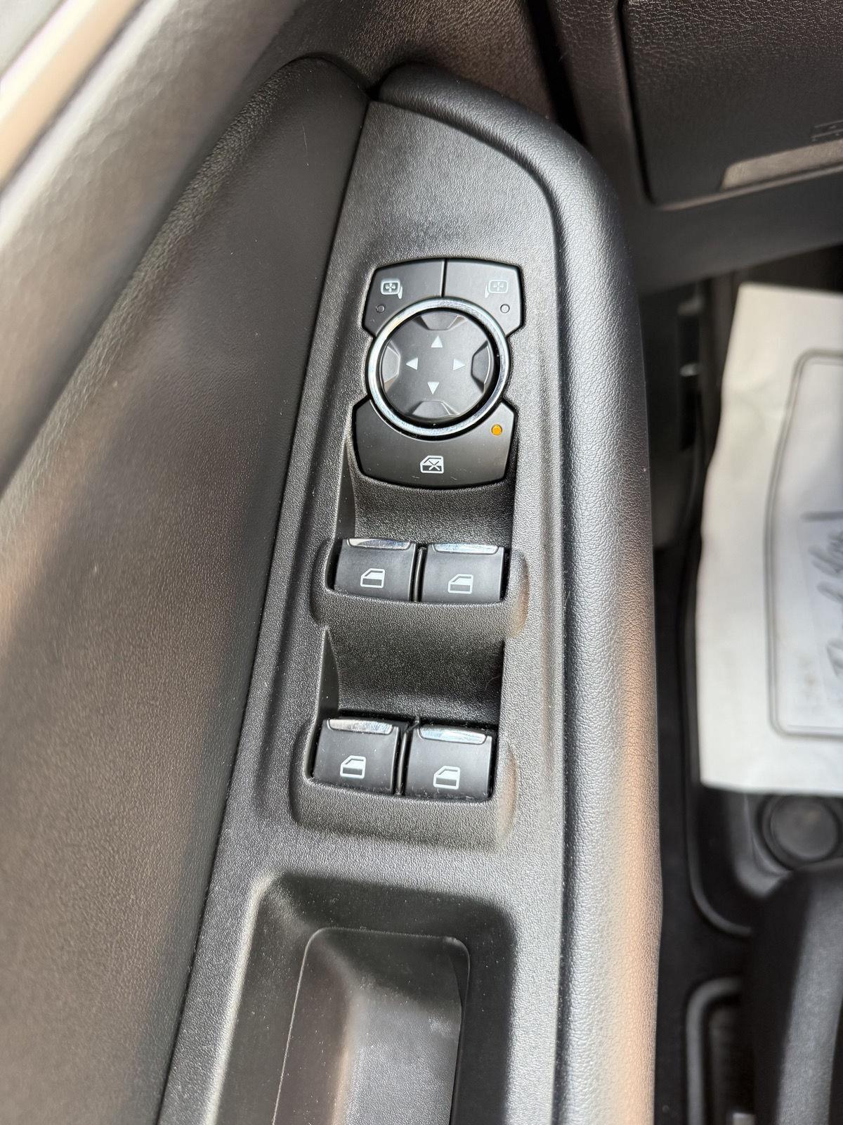 Vehicle photo 11