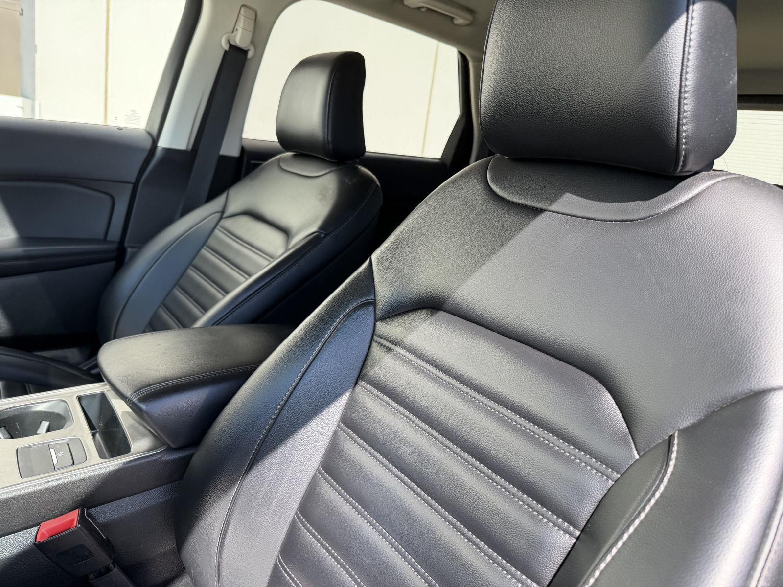 Vehicle photo 13